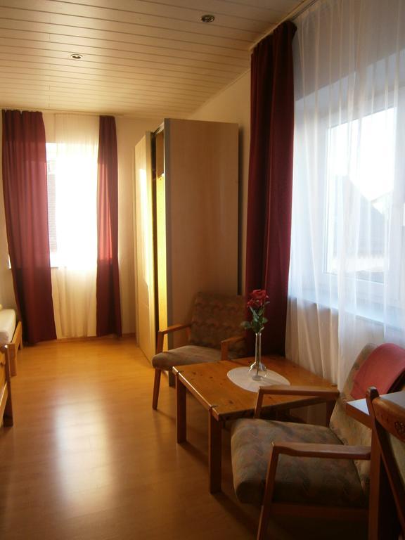 Hotel Strauss والدبرون الغرفة الصورة