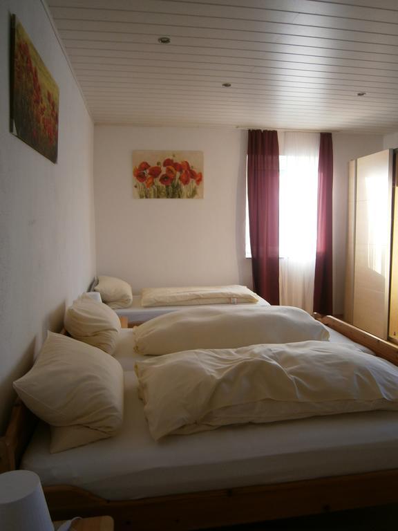 Hotel Strauss والدبرون الغرفة الصورة