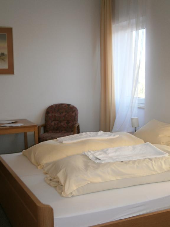 Hotel Strauss والدبرون الغرفة الصورة