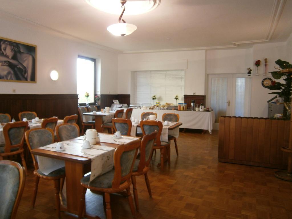 Hotel Strauss والدبرون المظهر الخارجي الصورة