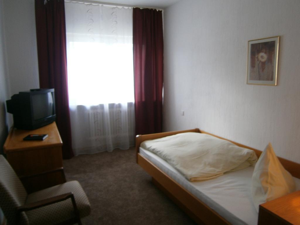 Hotel Strauss والدبرون الغرفة الصورة